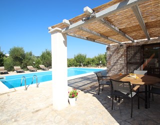 Romantic Trullo Hideaway with large private pool in Puglia