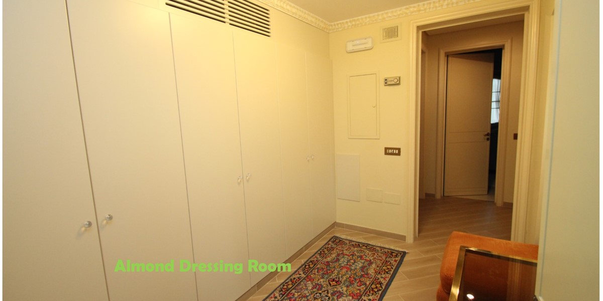 Villa Palmera Almond Dressing Room W