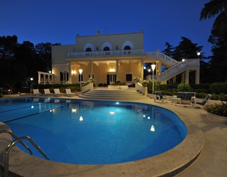 Villa Valeria Night Pool Shot