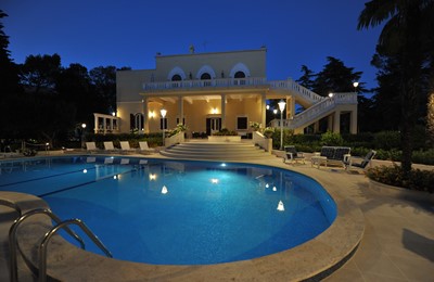 Villa Valeria Night Pool Shot