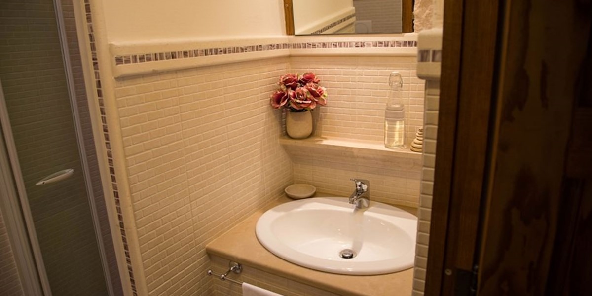 Trullo Mandorla Toilet