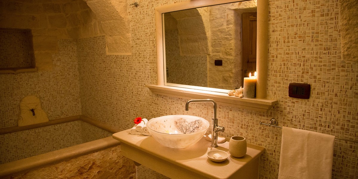 Trullo Mandorla Master Bathroom A