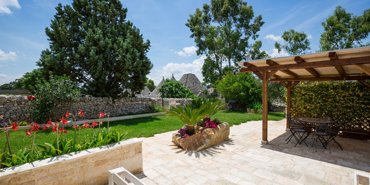 Trullo Mandorla Looking Out