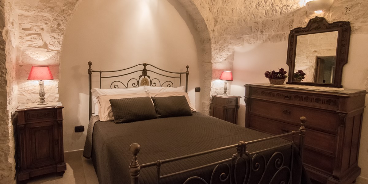 Trullo Mandorla Bed 1A