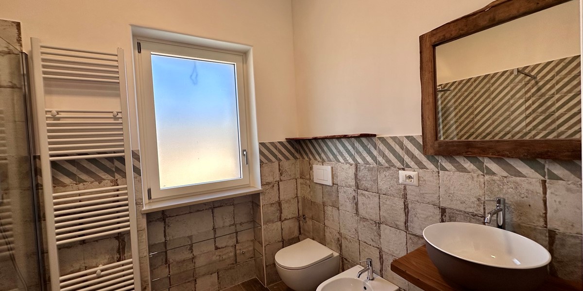 Trullo Cisternino Ensuite Bathroom