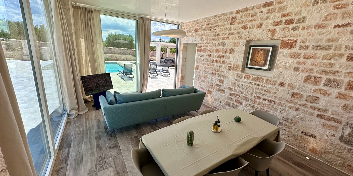 Trullo Cisternino Dining 9