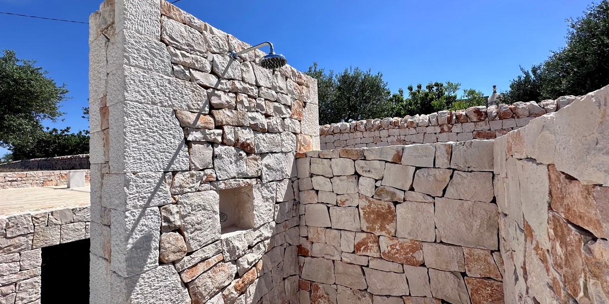 Trullo Cisternino Shower 17