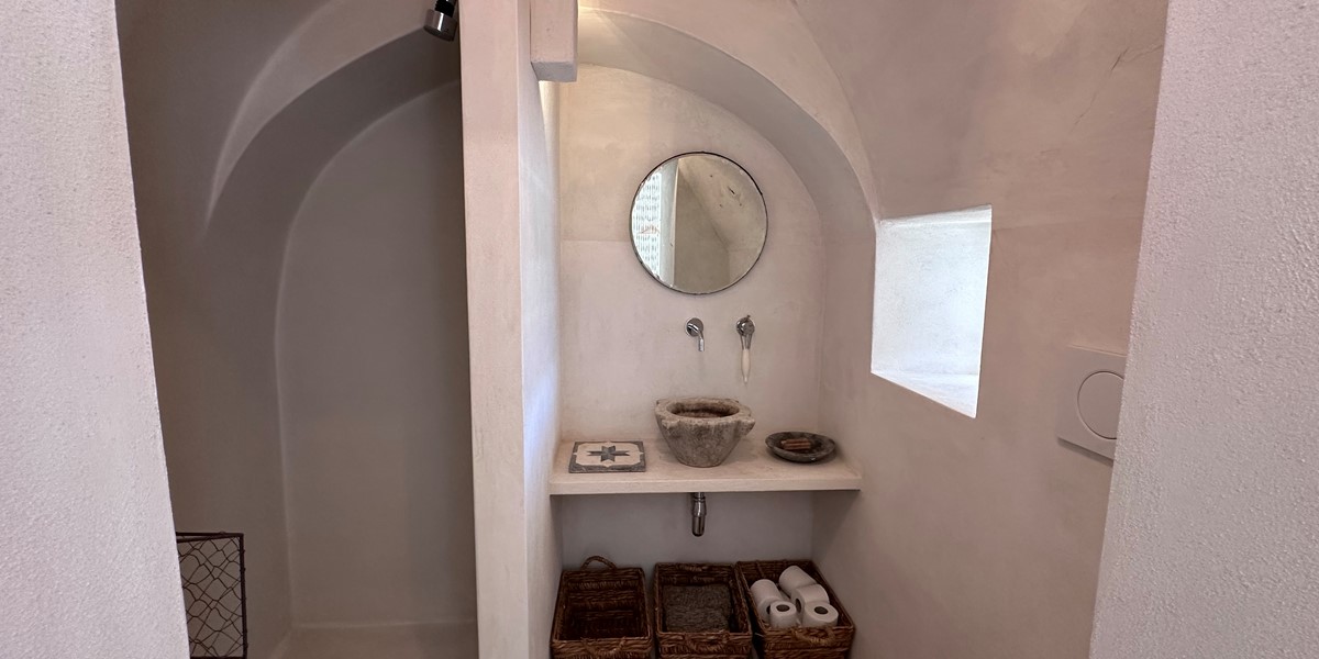 Trullo Uccello Ensuite Dview