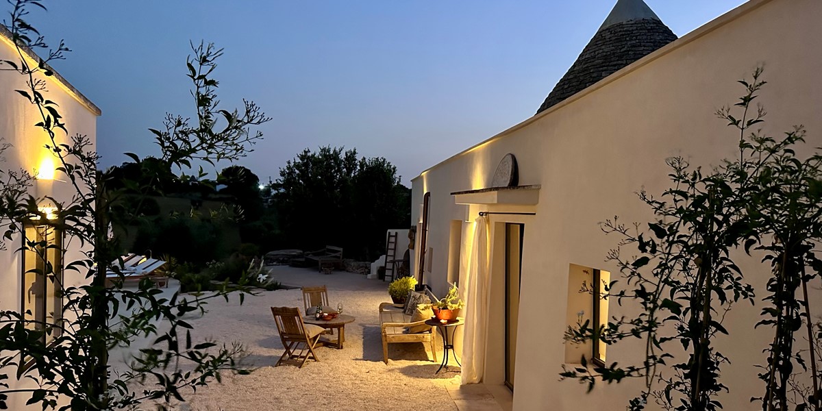 Trullo Uccello Ent And Night