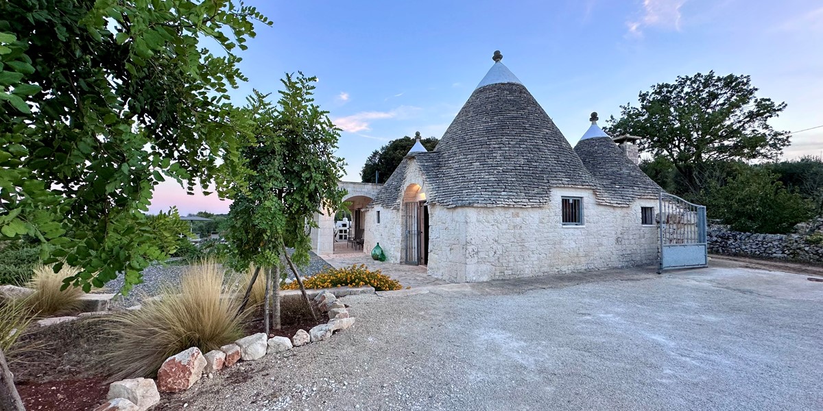 Trulli Pietra Luna Bosco Selva Parking 2