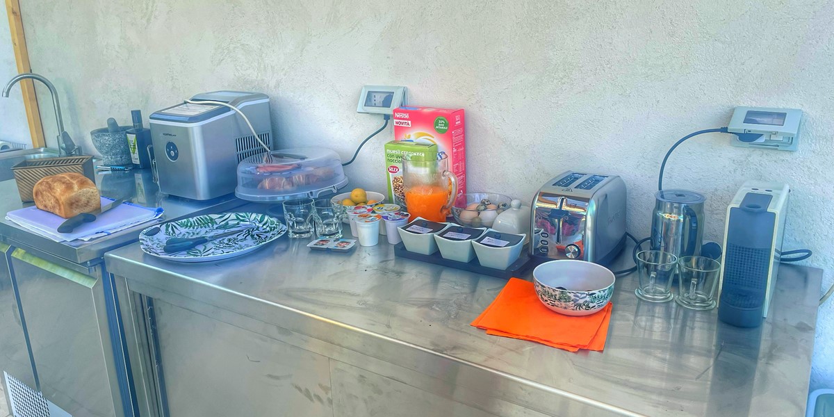 Trulli Deserio Breakfast Included