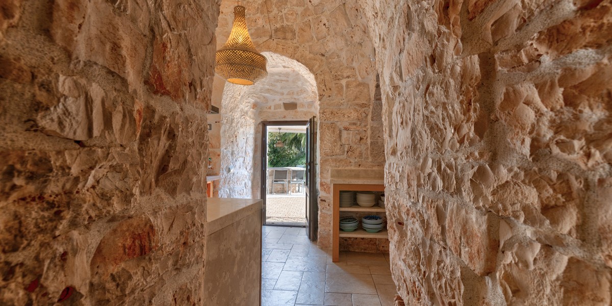 Trullo Corridor1