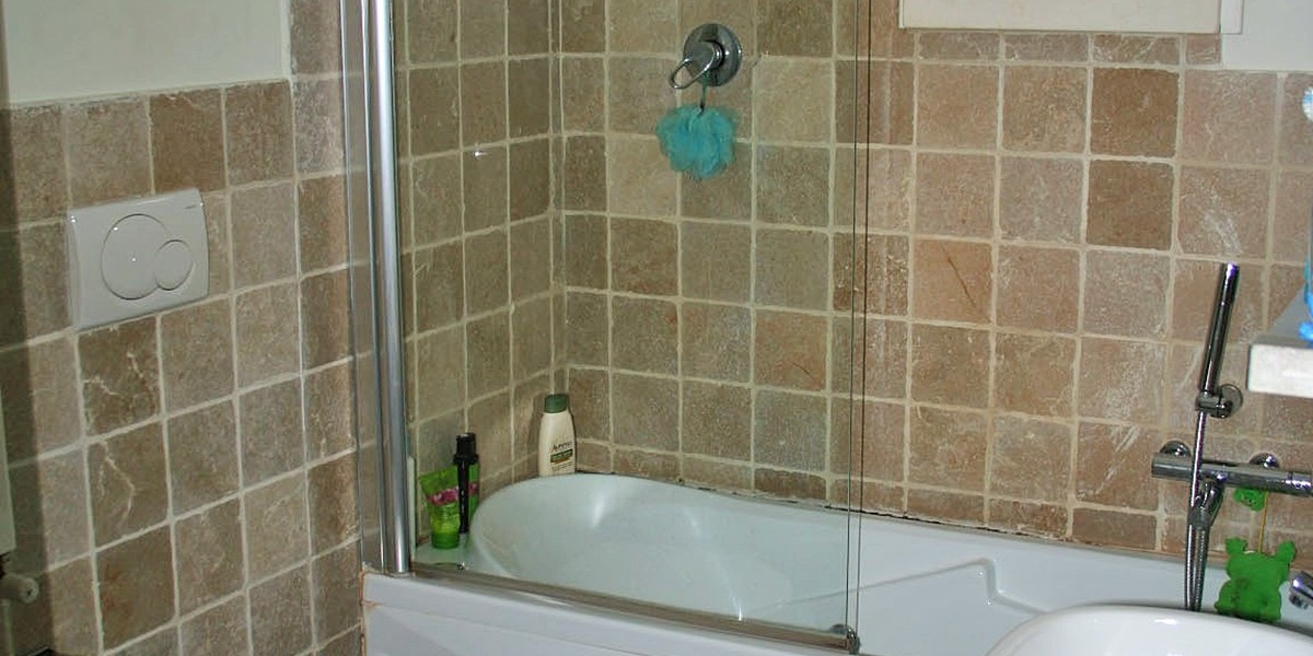 Villa Sessana Main Bathroom