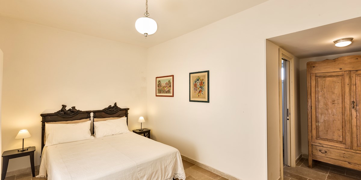 Masseria Sussana GF Swan Bedroom2