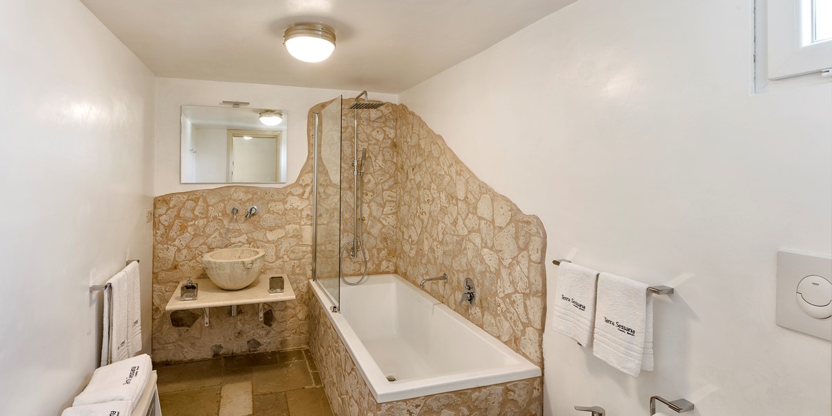 Masseria Sessana Swan Ensuite