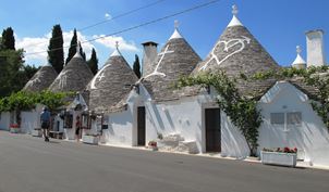 Alberobello Main St